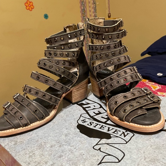 Freebird By Steven Cassandra Booties - Picture 4 of 14